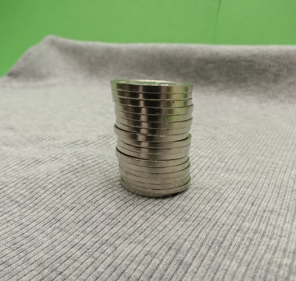 Монет Czk Над Сірою Ребристою Бавовняною Тканиною — стокове фото