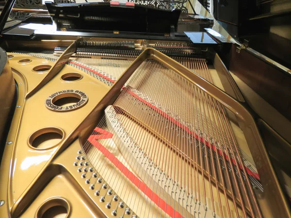 Mecanismo Interior Piano Cola Con Una Placa Sonido Abierta — Foto de Stock