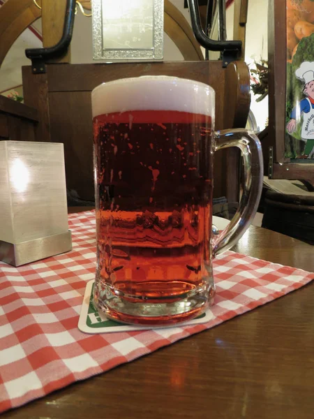 Copo Cerveja Lager Alemã Sobre Uma Mesa — Fotografia de Stock