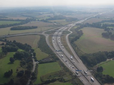 otoyol dolambaçlı kavşağına yakın London, Büyük Britanya