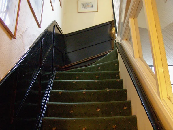 Détail Des Marches Escalier Dans Une Maison Traditionnelle Britannique — Photo