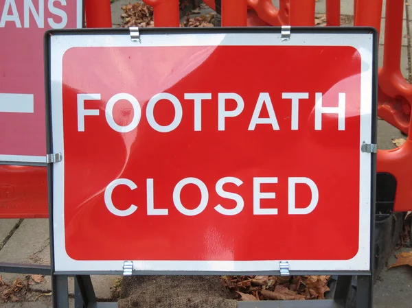 人行道关闭红色警示牌在伦敦 — 图库照片