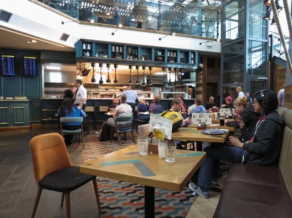 Stansted November 2016 London Stansted Airport Pub Mit Kunden — Stockfoto