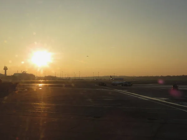 Hamburg Alemanha Circa Novembro 2016 Aeroporto Hamburgo Com Aeronaves Pista — Fotografia de Stock