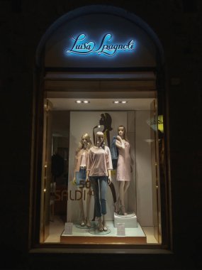 Siena 'daki Luisa Spagnoli mağazası