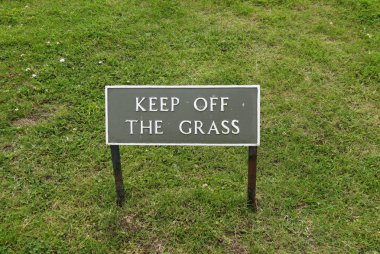 Bir park çayır çimen işareti kapalı tutmak