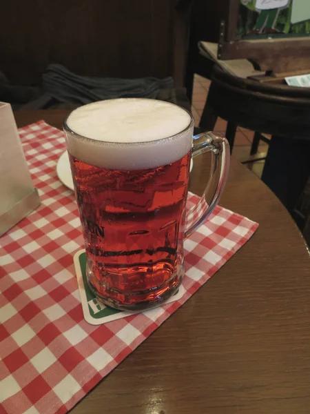 Copo Cerveja Lager Alemã Sobre Uma Mesa — Fotografia de Stock