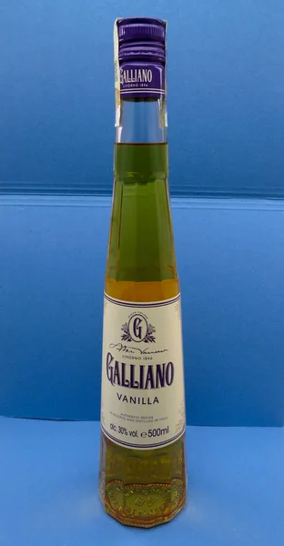 Sebotol anggur Galliano herbal — Stok Foto