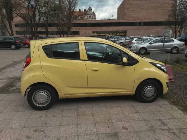 Leipzig Alemanha Circa Março 2016 Carro Chevrolet Spark Amarelo — Fotografia de Stock