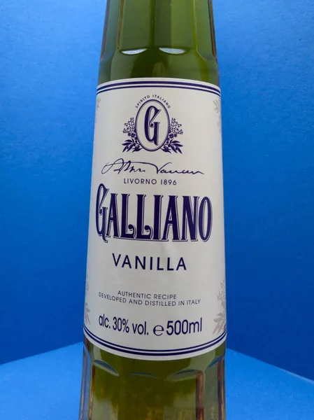 Sebotol anggur Galliano herbal — Stok Foto