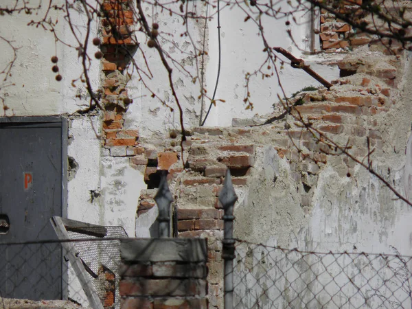 Zničený Dům Bez Střechy Zdí Vážnému Poškození — Stock fotografie