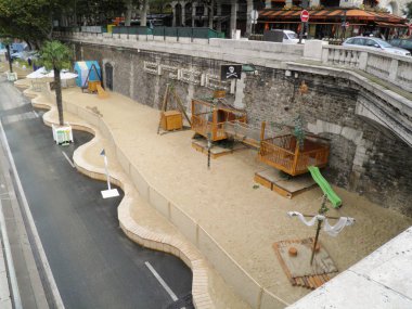 Paris, Fransa - Ağustos 2011 yaklaşık: Pirate Bay shore Seine tarafından