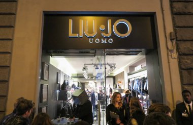 Florence, İtalya - Ocak 2016 yaklaşık: mağaza önünde Liu Jo Uomo marka mağaza Dj set olay ile