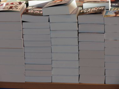 Hamburg, Almanya - Kasım 2016 yaklaşık: bir kitapçıda Kazıklı Stephen King revival kitaplar