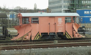 Leipzig, Almanya - Mart 2016 yaklaşık: merkezde Park Db demiryolu kar pulluk