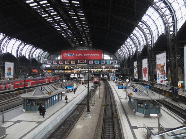 Stazione ferroviaria Bahnhof di Amburgo — Foto Stock