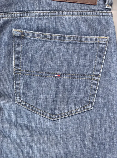 Tommy Hilfiger modré džíny — Stock fotografie