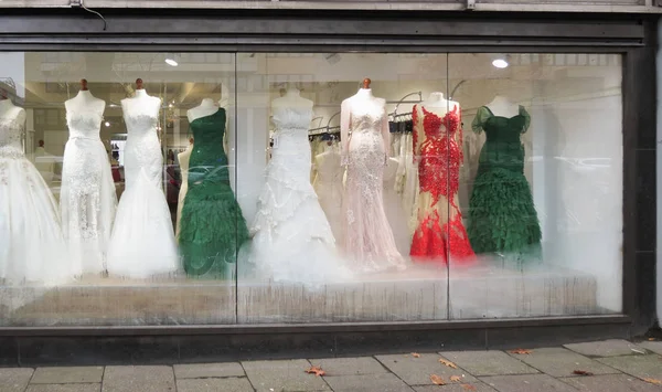 Robes de mariée et robes élégantes à Hambourg — Photo