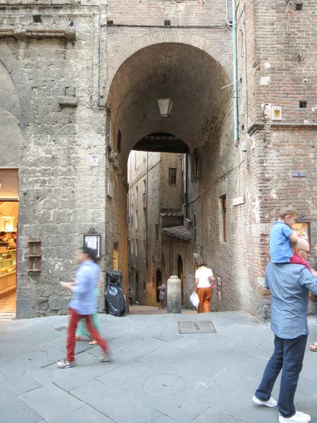 Siena Italy Circa July 2016 Туристы Центре Города — стоковое фото