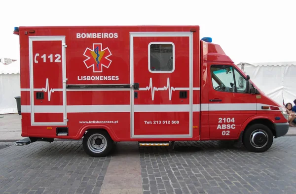 Fire brigade ambulance in Lisbon — Stock Photo, Image