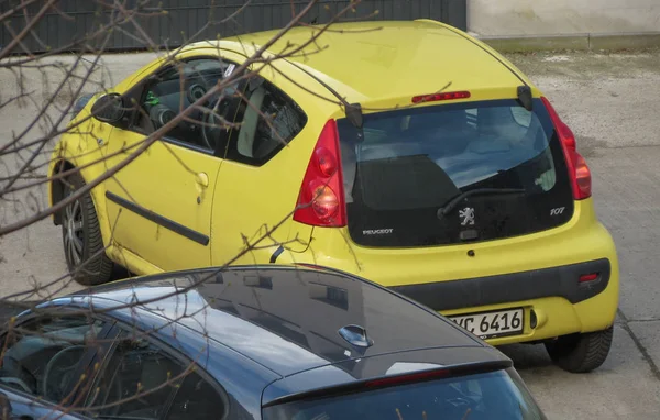 Leipzig Germanse Circa March 2016 Gul Peugeot 107 Bil – stockfoto