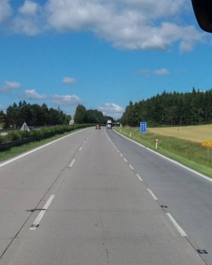 Yeşil panorama arka planda Prag