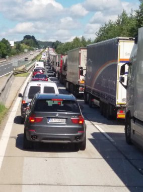 Prague, Çek Cumhuriyeti - Temmuz 2016 yaklaşık: Prag'a trafik sıkışıklığı ile önde gelen otoyol