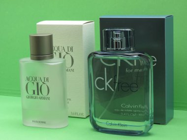 Paris, Fransa - Mayıs 2017 yaklaşık: Armani Acqua di Gio, Calvin Klein erkek eau de toilette, herdem yeşil çok satan için ücretsiz dünya çapında parfüm