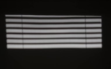 bir duvardan Jaluzi Perde modelliğine silüeti