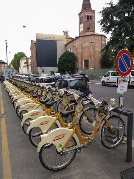 Fahrradverleihsystem in Mailand — Stockfoto