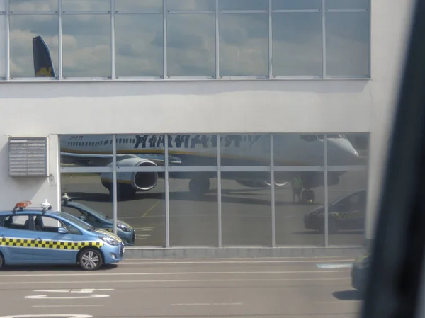 Острава Чешская Республика Circa July 2017 Буксир Boeing 737 800 — стоковое фото