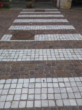 Yatay uyarı işaretleri, zebra geçiş trafik işaretleri