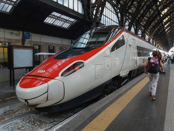 CFF CFF CFF train à Milan — Photo