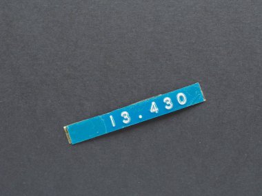 Stok etiket etiket siyah bir arka plan üzerinde