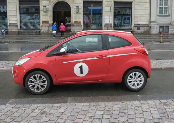 Carro Ford Ka vermelho em Copenhague — Fotografia de Stock