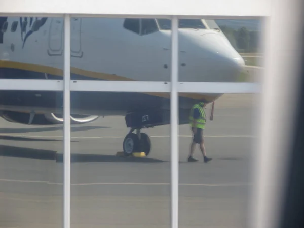 Ostrava Csehország Circa 2017 Július Ryanair Boeing 737 800 Tükröződik — Stock Fotó