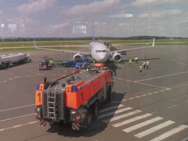 Ostrava Tschechische Republik Juli 2017 Feuerwehrwagen Auf Der Taxifahrt Flughafen — Stockfoto