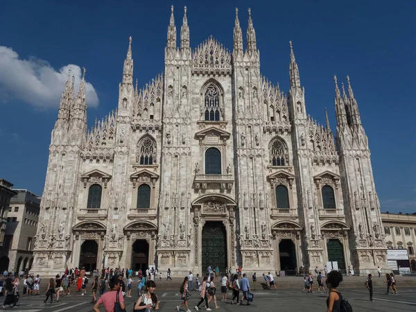 Домський собор (тобто собор) в Мілані — стокове фото