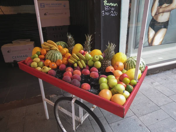 Goteburg Sweden Circa August 2017 Market Wheel Barrow Fruit Sale — Stock Photo, Image