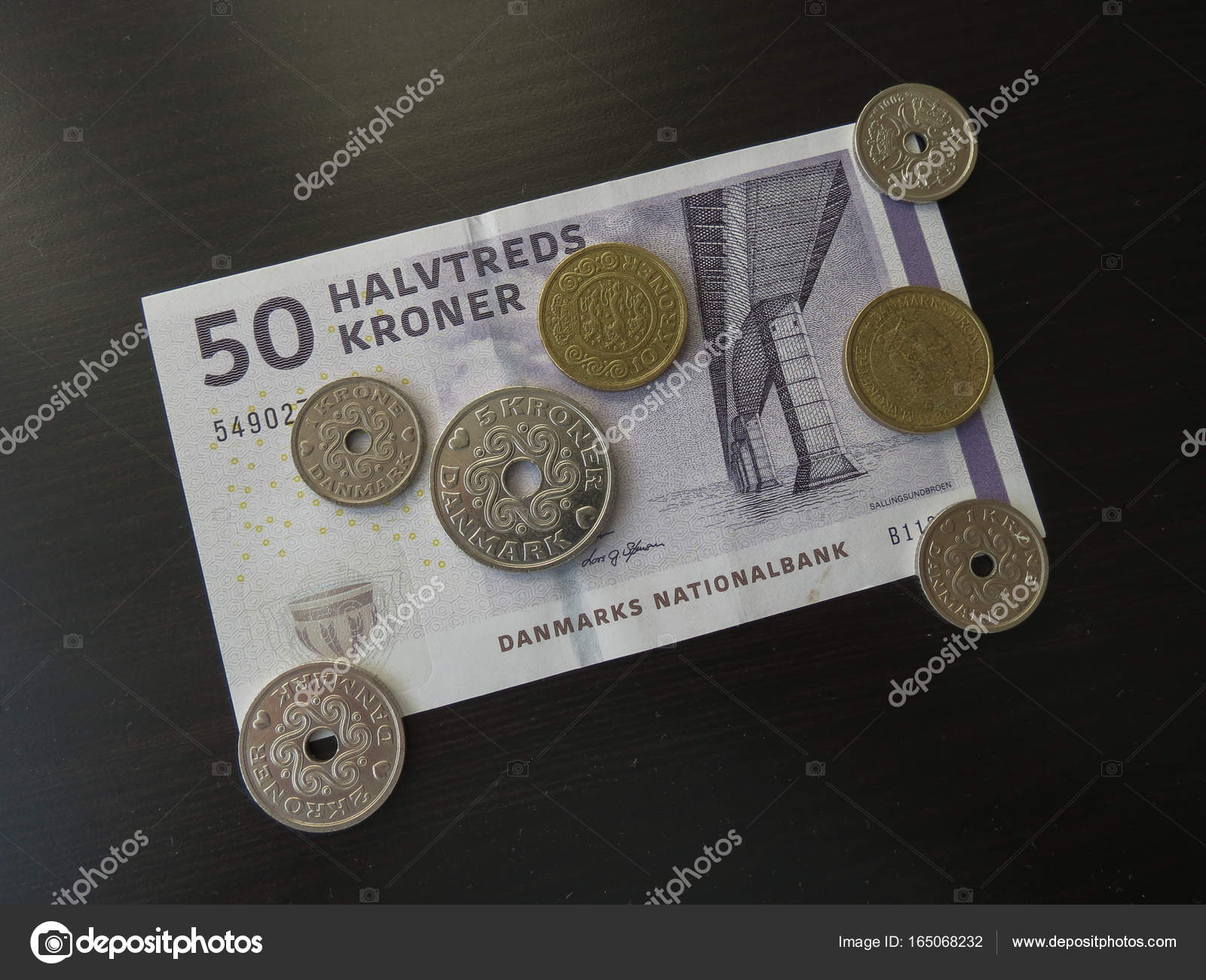 丹麦克朗纸币和硬币Dkk 丹麦货币——图库图片© route66 #165068232