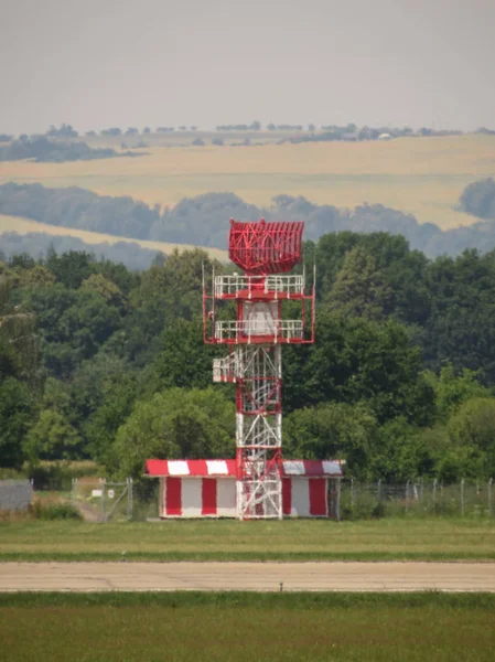 Torre Radar Aeroporto Para Controle Tráfego Aéreo — Fotografia de Stock