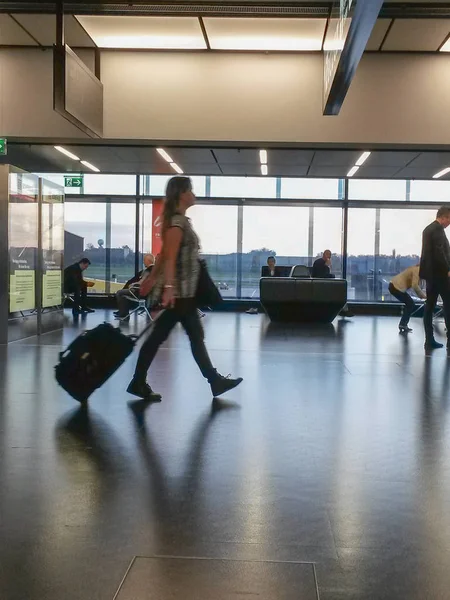 维也纳施韦夏特 奥地利 2014年11月 通勤者在机场离开休息室 — 图库照片