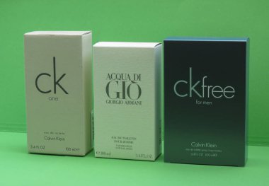 Paris, Fransa - Mayıs 2017 yaklaşık: Calvin Klein bir, Armani Acqua di Gio, ck erkek eau de toilette, herdem yeşil çok satan Parfümler dünya çapında için ücretsiz