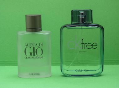 Paris, Fransa - Mayıs 2017 yaklaşık: Armani Acqua di Gio, Calvin Klein erkek eau de toilette, herdem yeşil çok satan için ücretsiz dünya çapında parfüm