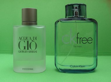 Paris, Fransa - Mayıs 2017 yaklaşık: Armani Acqua di Gio, Calvin Klein erkek eau de toilette, herdem yeşil çok satan için ücretsiz dünya çapında parfüm