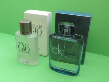 Paris, Fransa - Mayıs 2017 yaklaşık: Armani Acqua di Gio, Calvin Klein erkek eau de toilette, herdem yeşil çok satan için ücretsiz dünya çapında parfüm