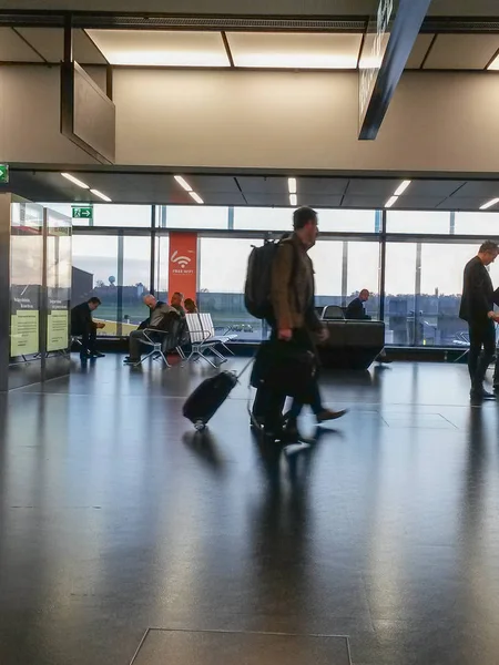 维也纳施韦夏特 奥地利 2014年11月 通勤者在机场离开休息室 — 图库照片