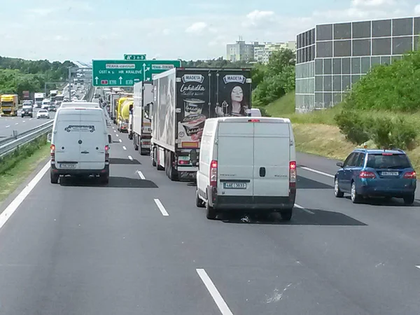 布拉格 捷克共和国 2015年6月 机动车路导致布拉格以交通堵塞 — 图库照片