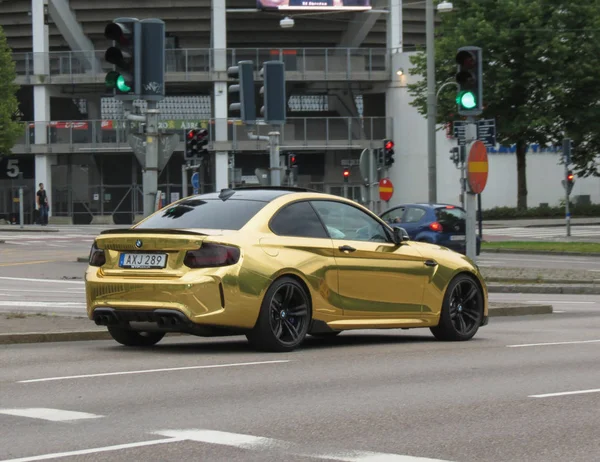 Amarillo BMW coche en Oslo — Foto de Stock