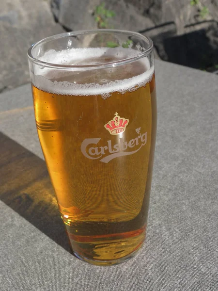 オスロ ノルウェー 2017 デンマークのカールスバーグ ビールのグラス — ストック写真